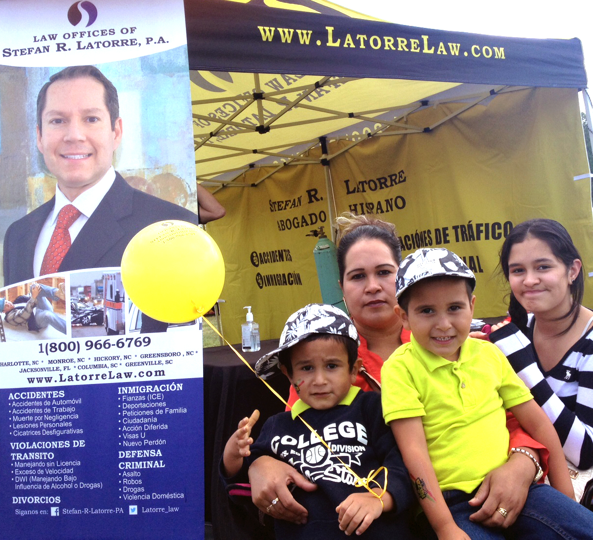 Maria Corona con sus hijos Alexis, Joel y su Abril disfrutando del Grito de México del Festival en Metrolina Expo de Charlotte 