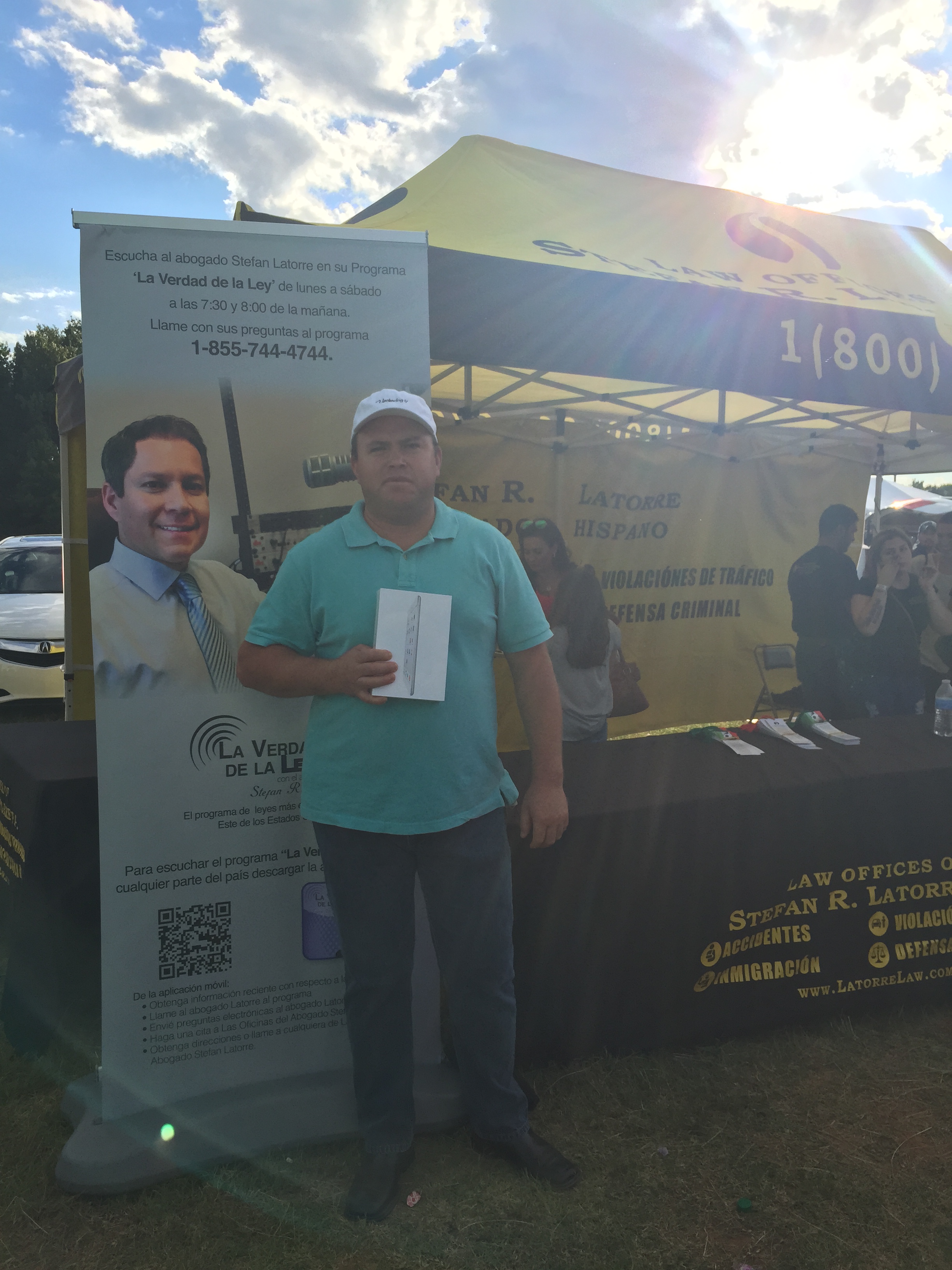 Gustavo Martínez, Ganador del Ipad del Abogado Stefan Latorre en su participación de las festividades del Mes de la Hispanidad e Independencia de México, Chile y países Centroamericanos