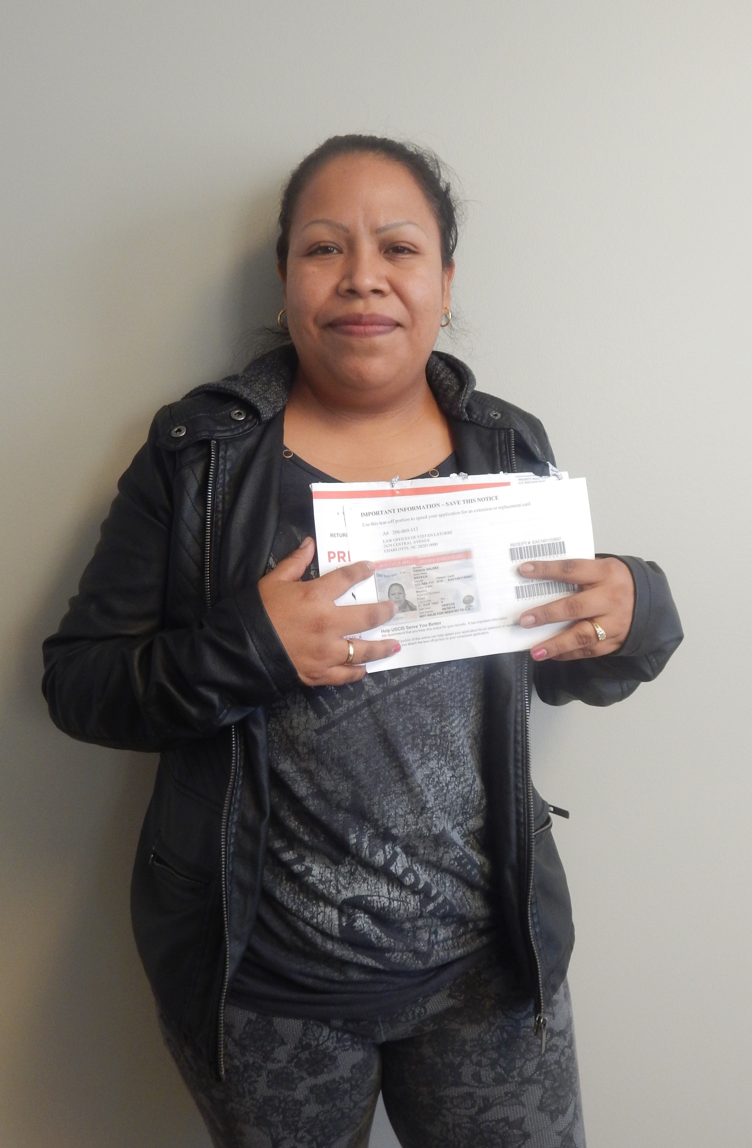 Rebeca recibió su visa en la oficina del Abogado Stefan Latorre.
